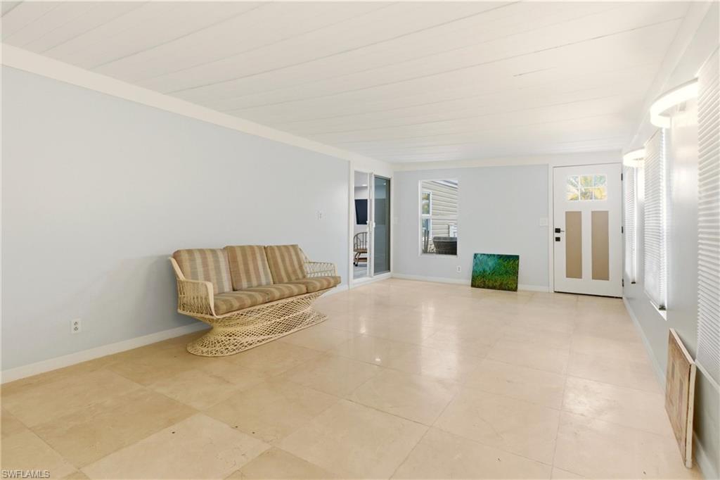 HOLIDAY TRAVEL PARK - Residential