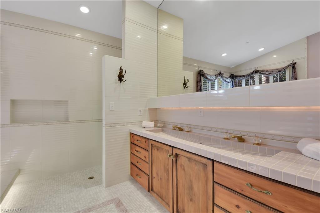 OAKES ESTATES - Residential