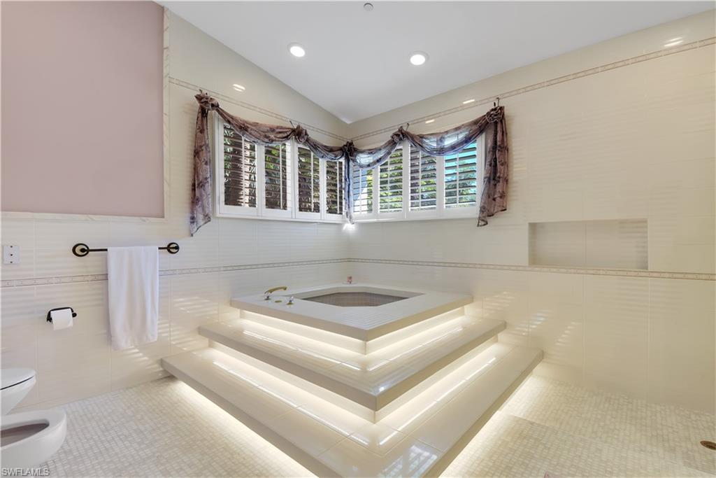 OAKES ESTATES - Residential