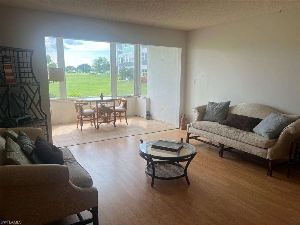 SEVEN LAKES - Residential