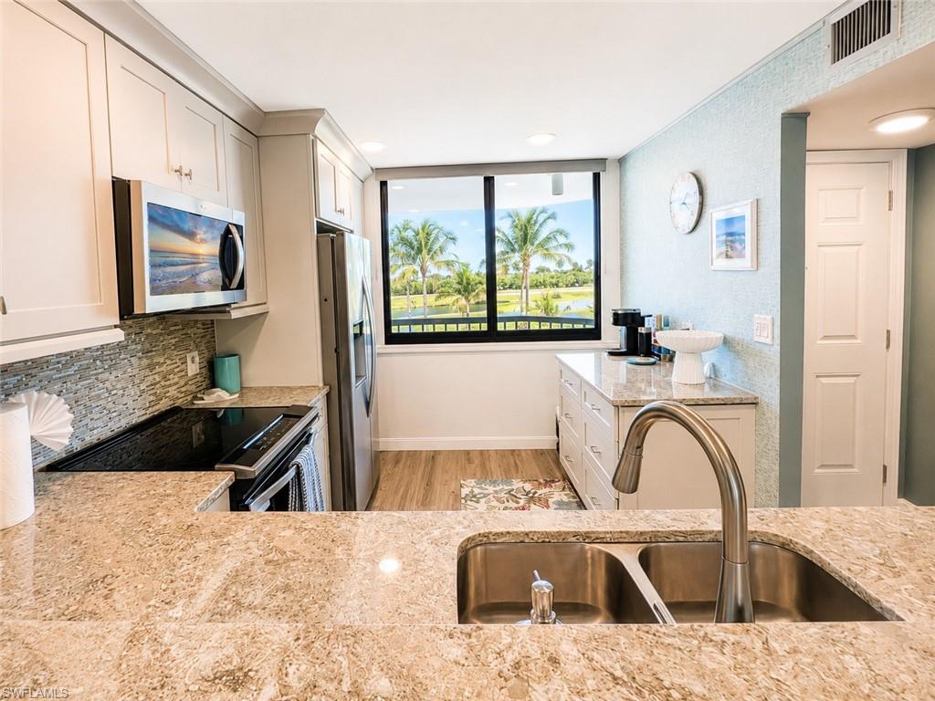 THE PALMS OF BAY BEACH - Residential Lease