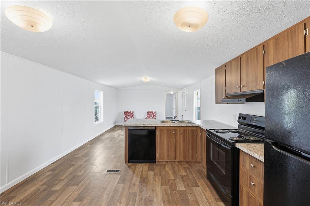 MARINERS COVE - Residential