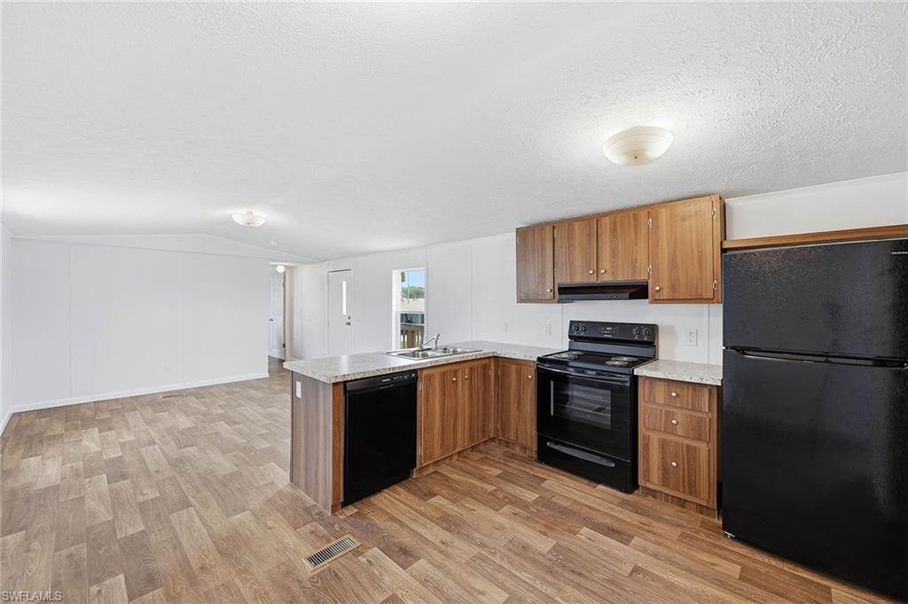 MARINERS COVE - Residential