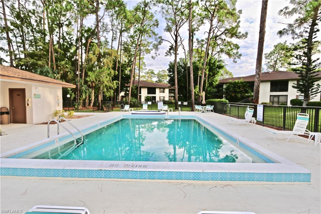 COURTYARD AT KINGS LAKE - Residential