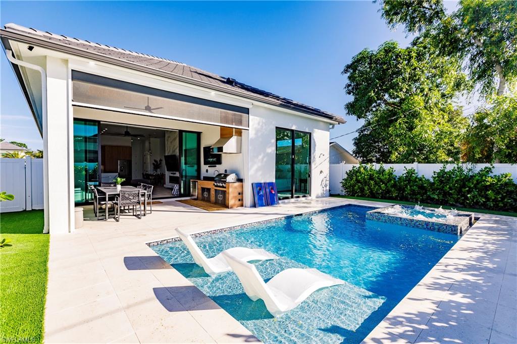 NAPLES PARK - Residential