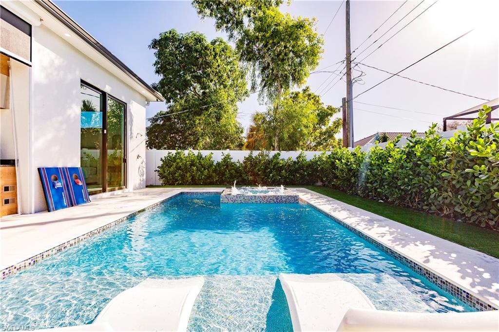 NAPLES PARK - Residential