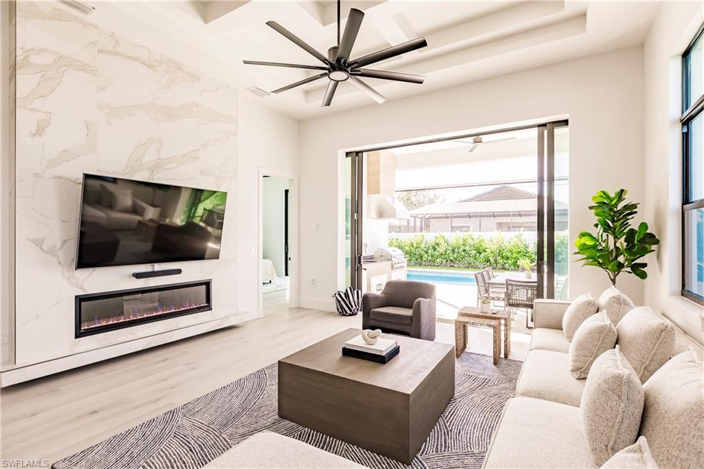 NAPLES PARK - Residential