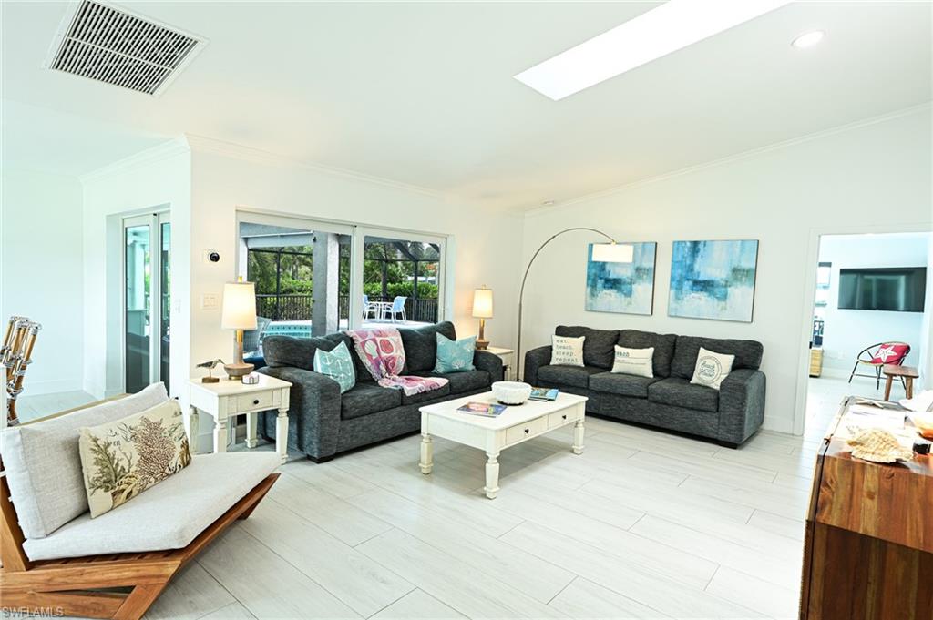 LITTLE HICKORY SHORES - Residential