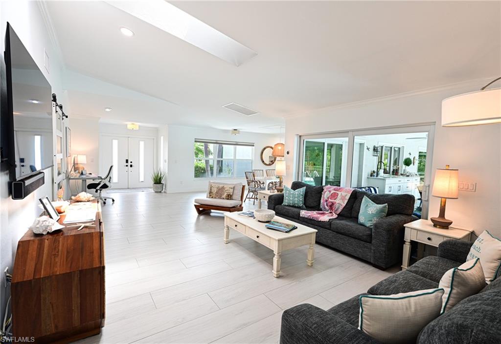 LITTLE HICKORY SHORES - Residential