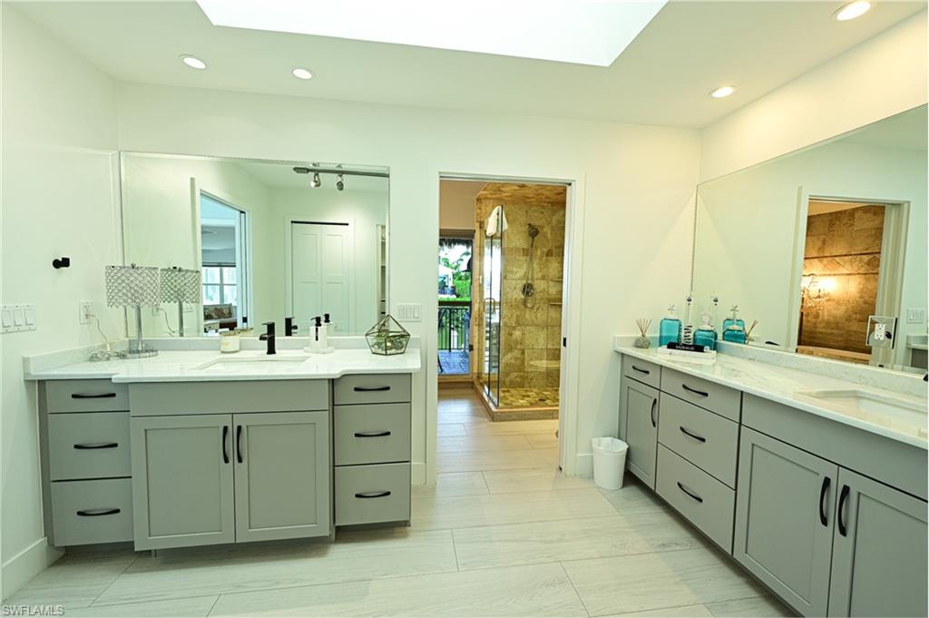 LITTLE HICKORY SHORES - Residential