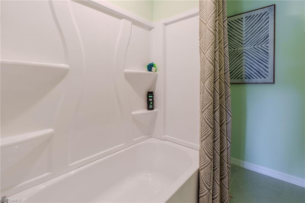 SAVANNA LAKES - Residential