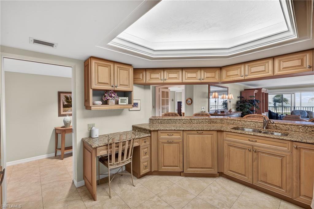 BEACHCOMBER CONDO - Residential