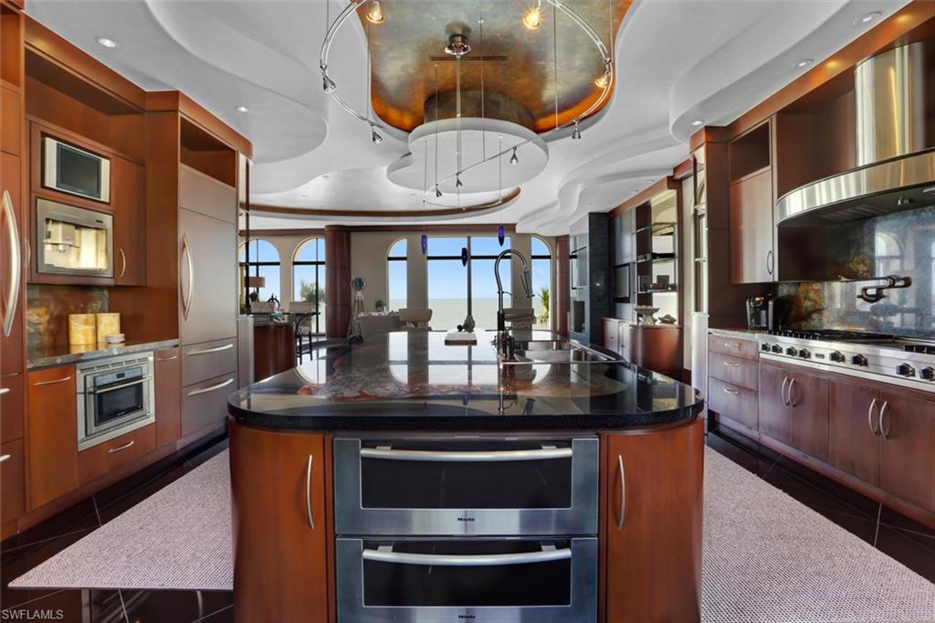 BAREFOOT BEACH - Residential