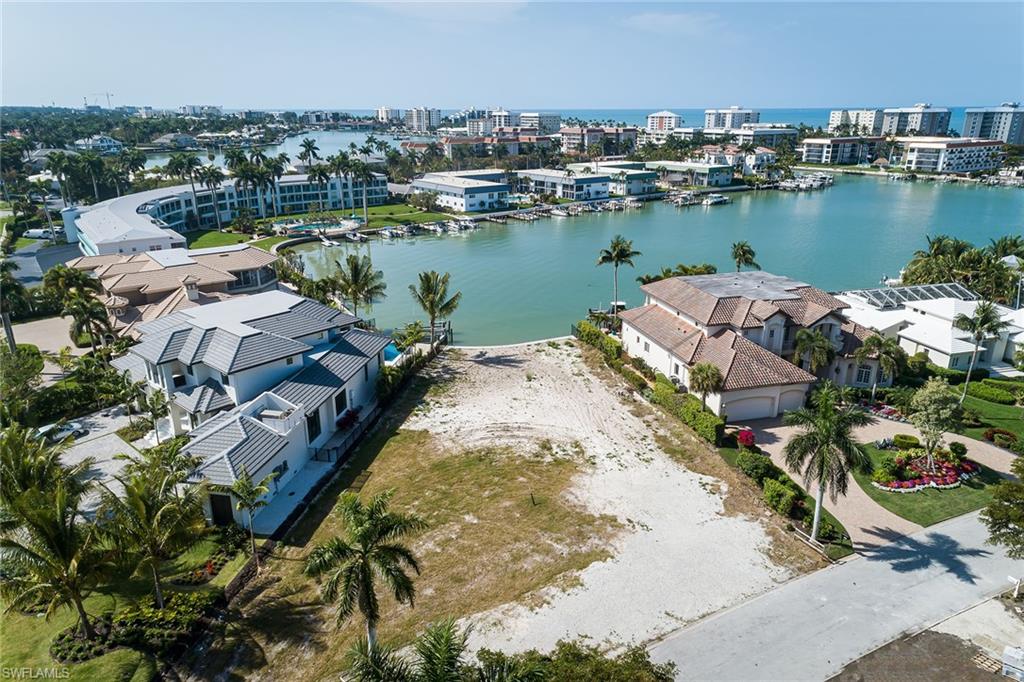 MOORINGS - Land