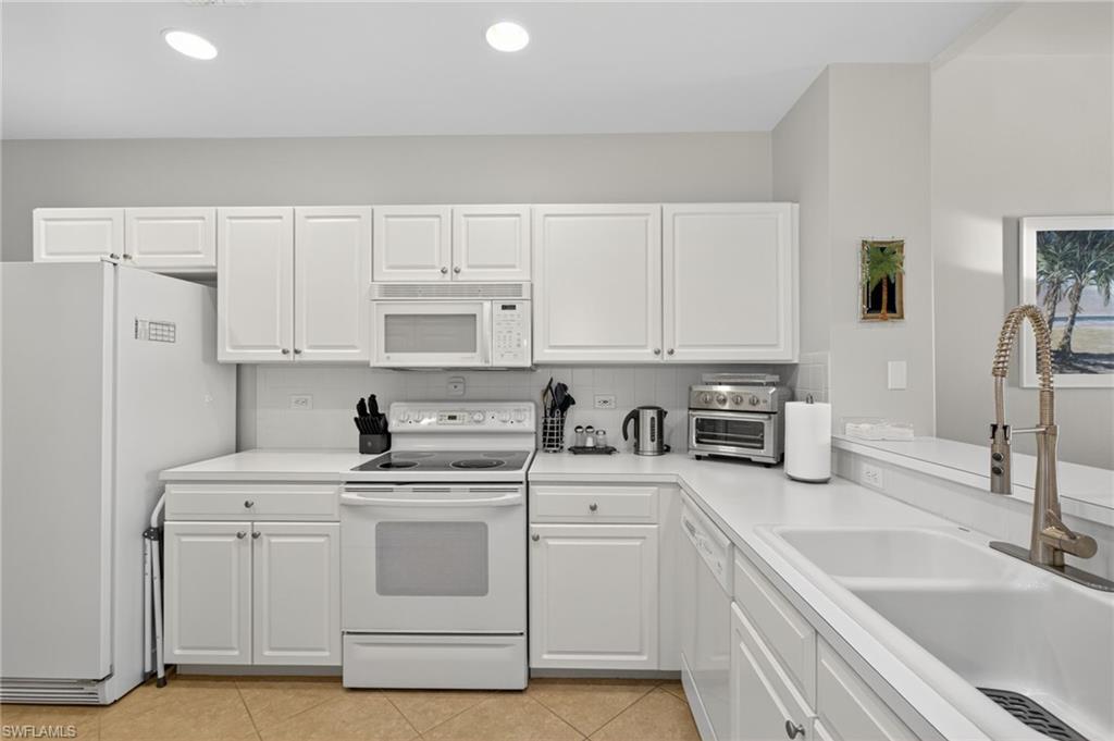 SUTTON WALK - Residential Lease