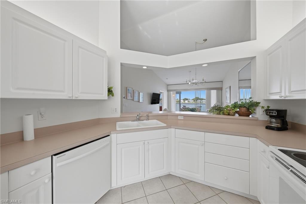 CROWN POINTE SHORES - Residential Lease