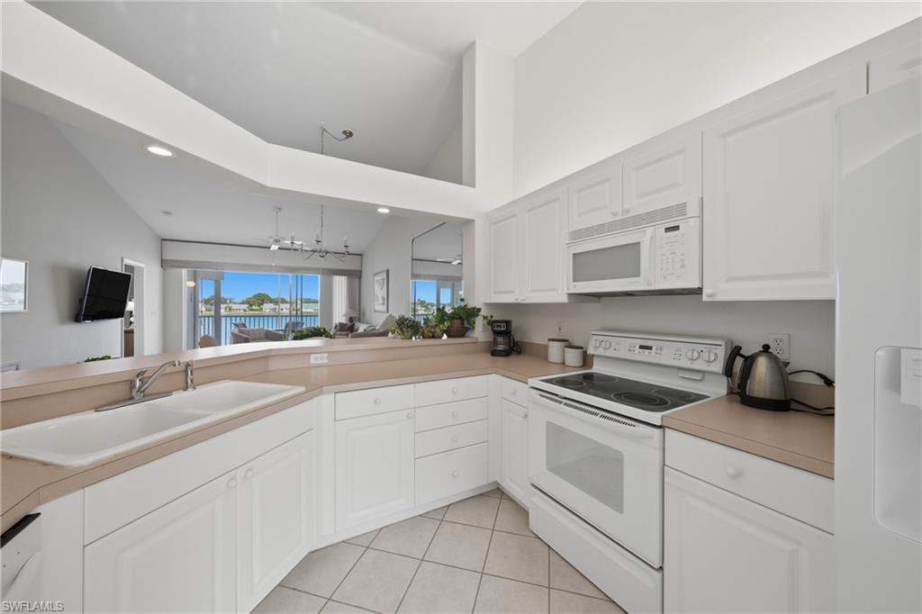 CROWN POINTE SHORES - Residential Lease
