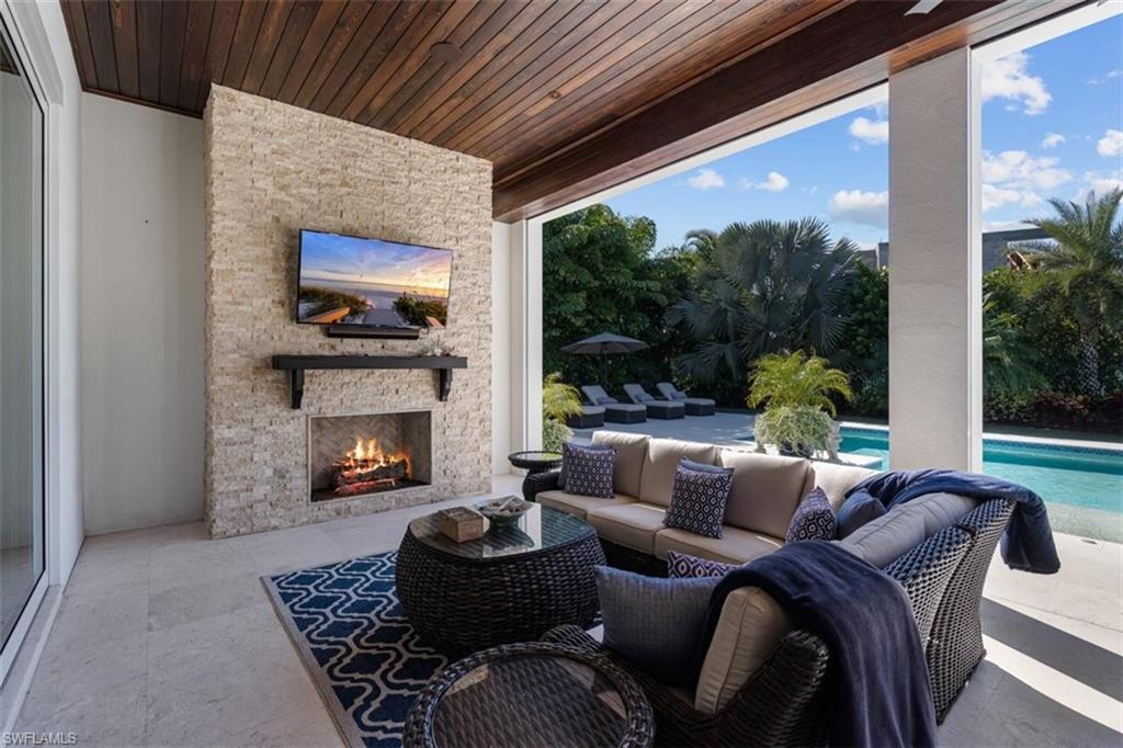 PELICAN BAY WOODS - Residential