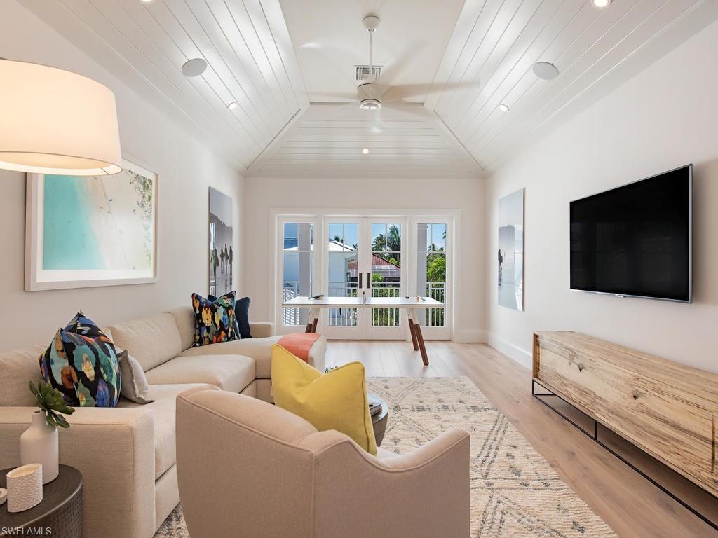 AQUALANE SHORES - Residential