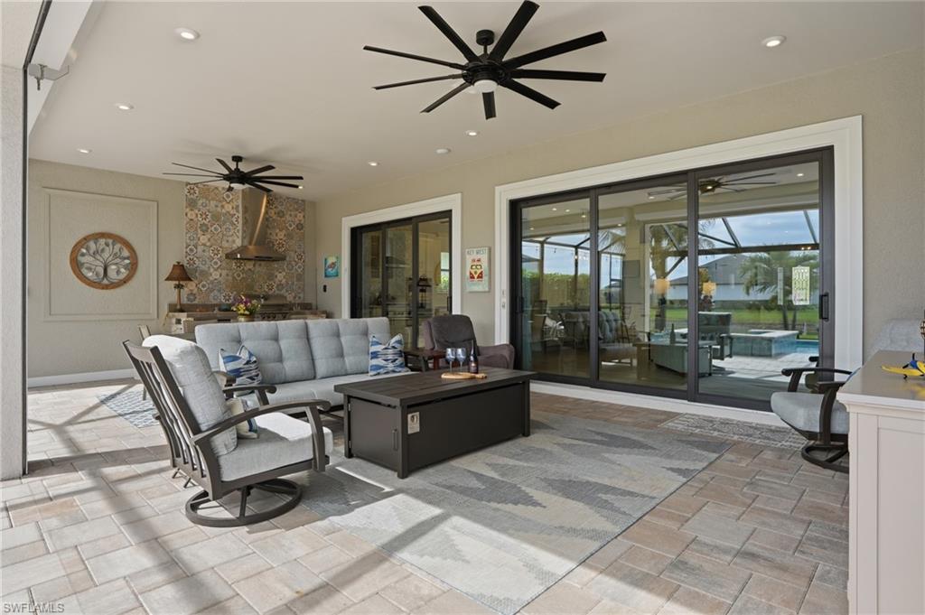 ESPLANADE LAKE CLUB - Residential