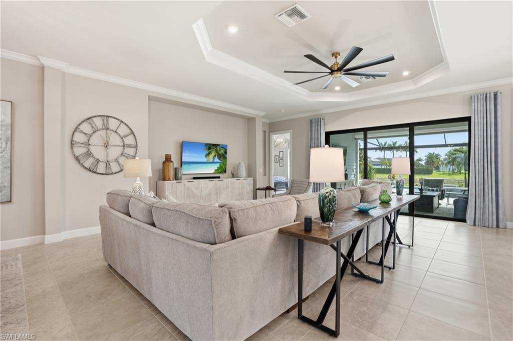 ESPLANADE LAKE CLUB - Residential