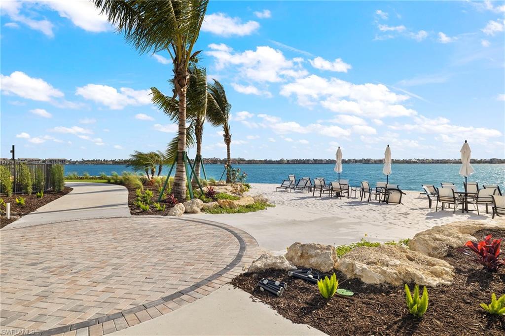 ESPLANADE LAKE CLUB - Residential