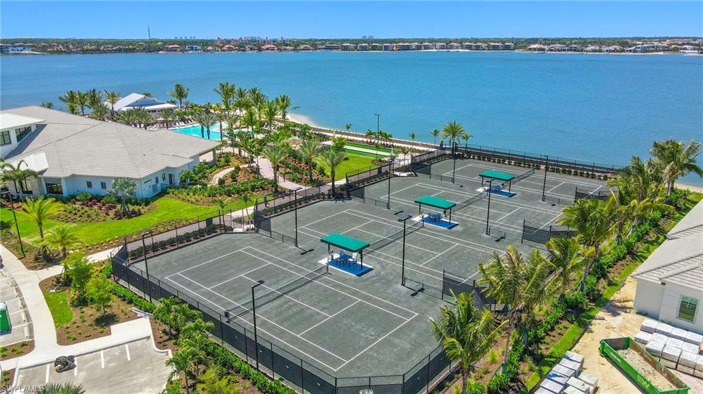 ESPLANADE LAKE CLUB - Residential