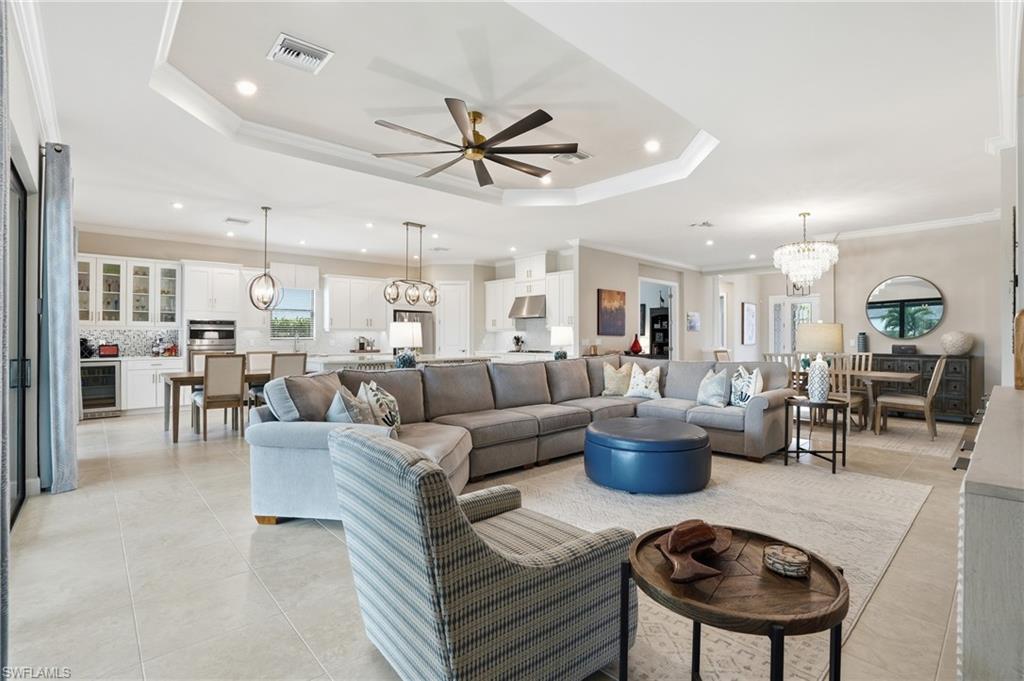 ESPLANADE LAKE CLUB - Residential