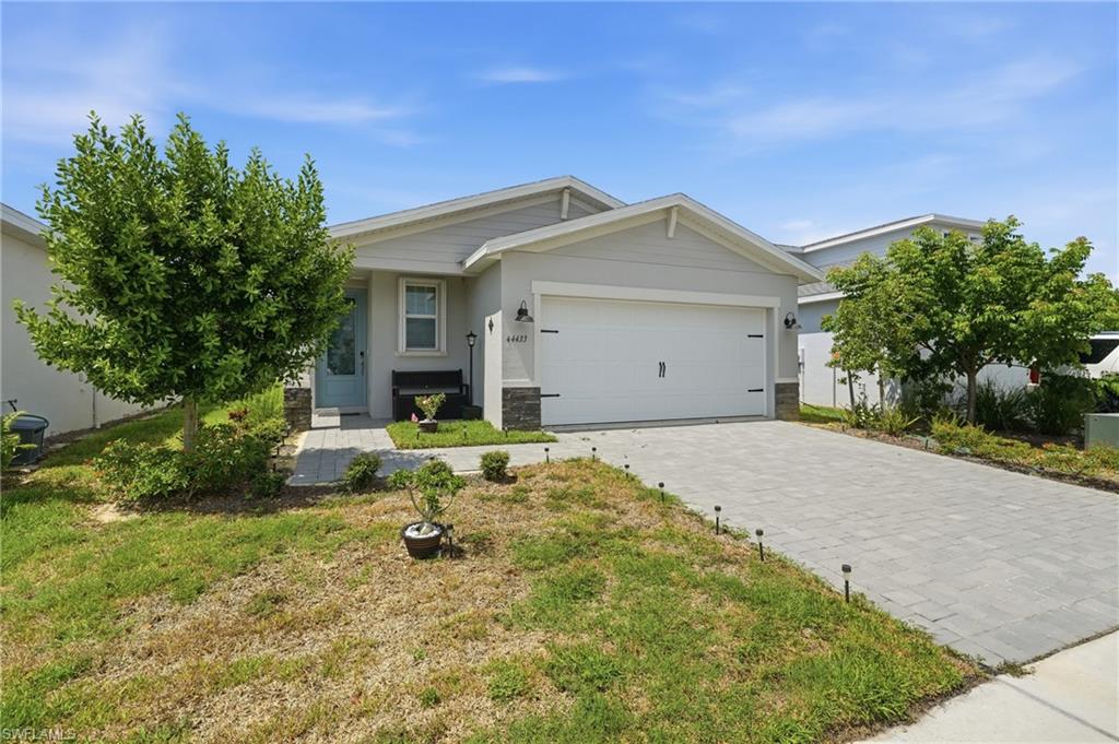 CRESCENT LAKES - Residential