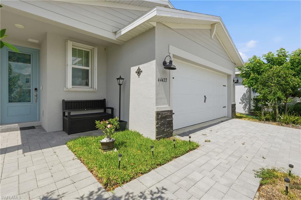 CRESCENT LAKES - Residential