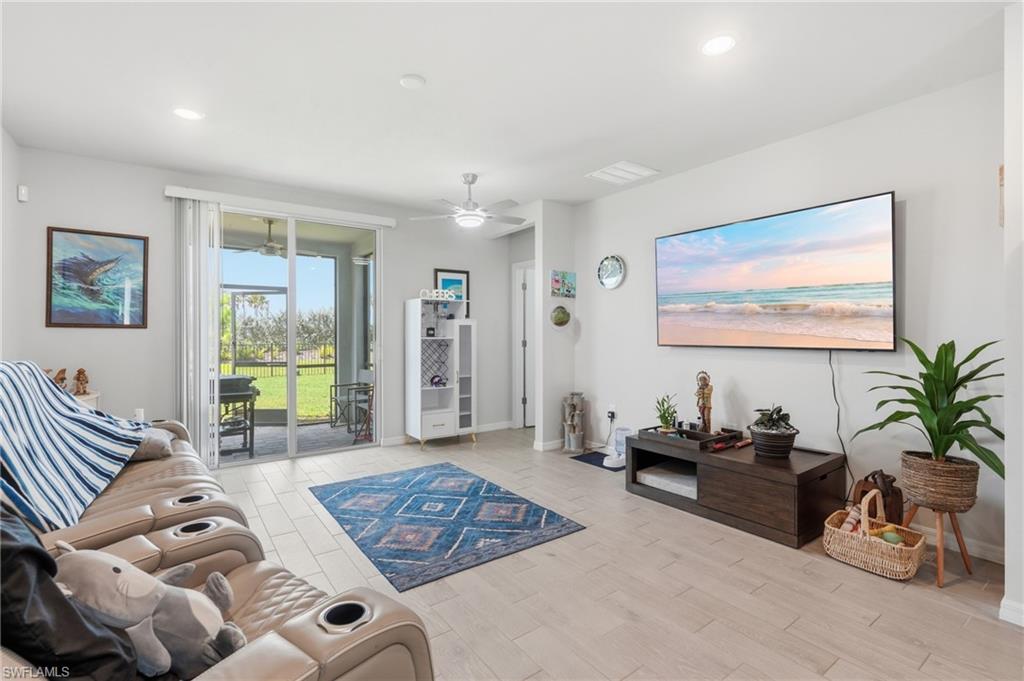 CRESCENT LAKES - Residential