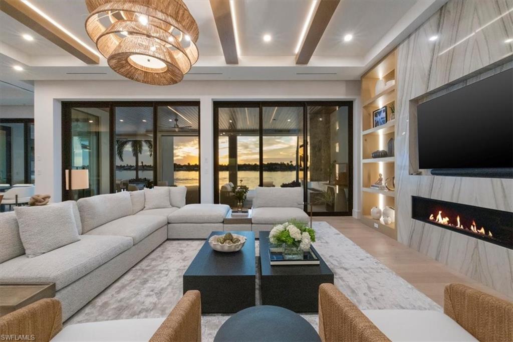 ROYAL HARBOR - Residential