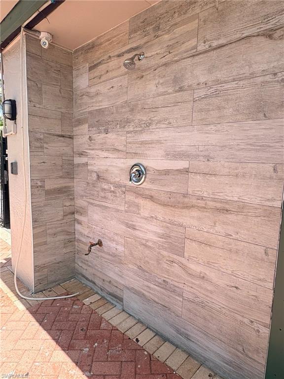 VILLAGE CREEK - Residential Lease