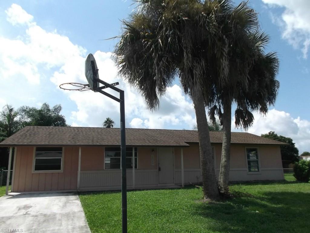 3 bedroom 2 bath home located in the Laurelwood community. Family room, den and screened lanai overlooking the fenced back yard. Enjoy the community pool without the hassle of upkeep. This is a Fannie Mae HomePath Property.