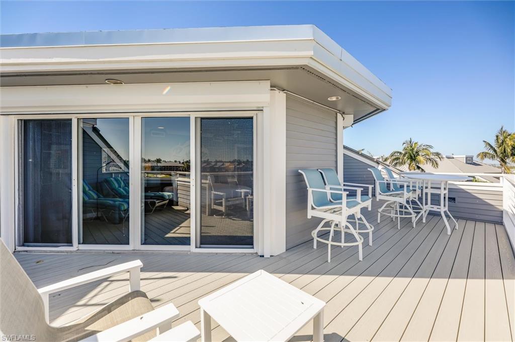 LAND'S END - Residential