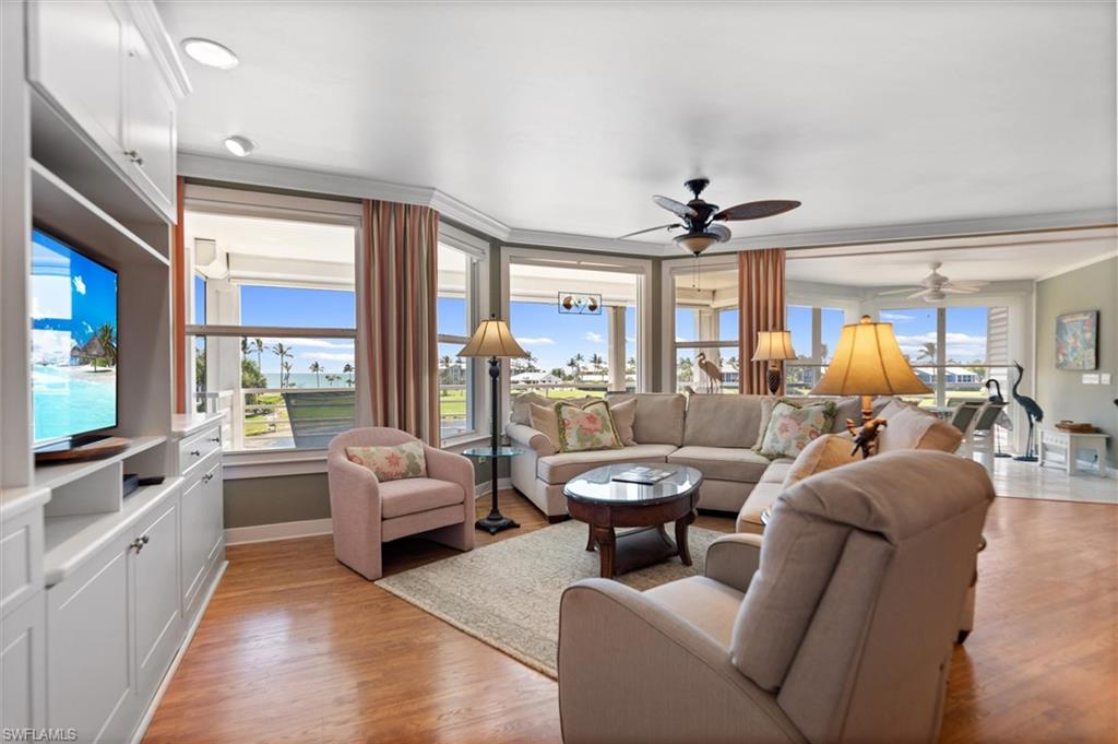 LAND'S END - Residential