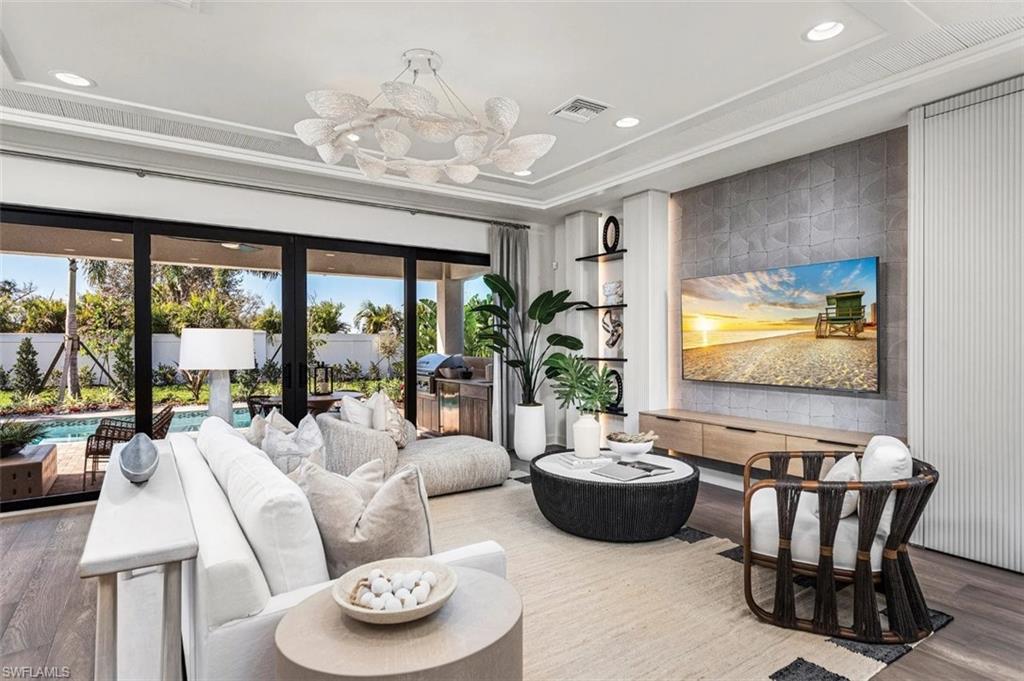 VALENCIA HARBOR - Residential