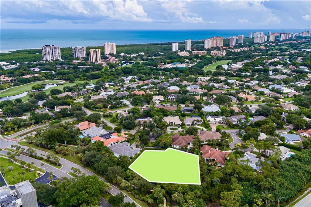PELICAN BAY WOODS - Land