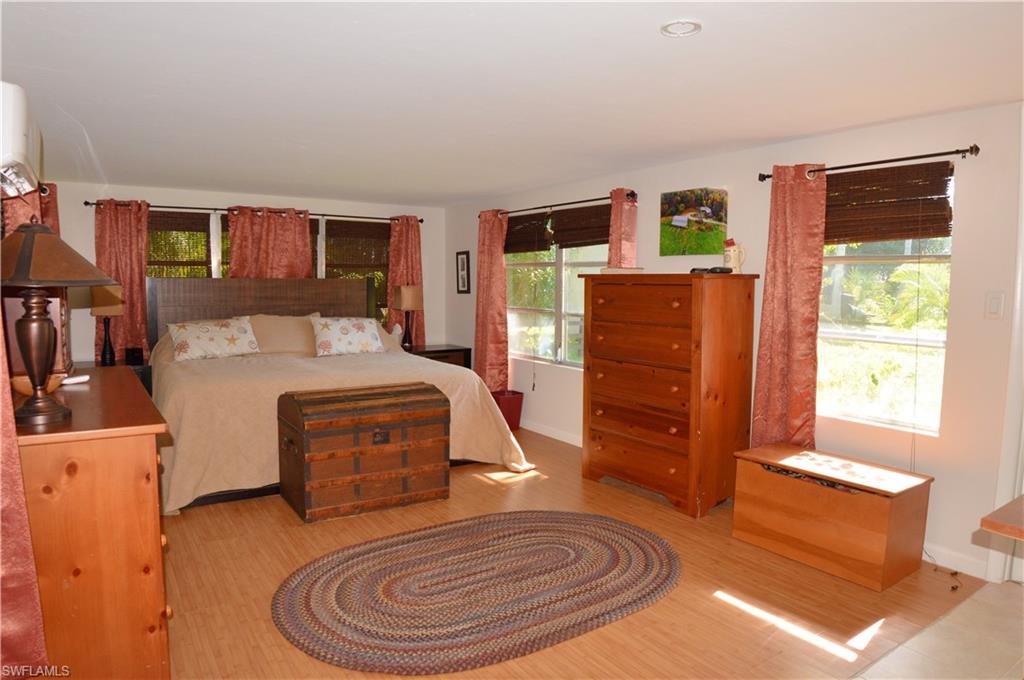 HOLIDAY SHORES - Residential