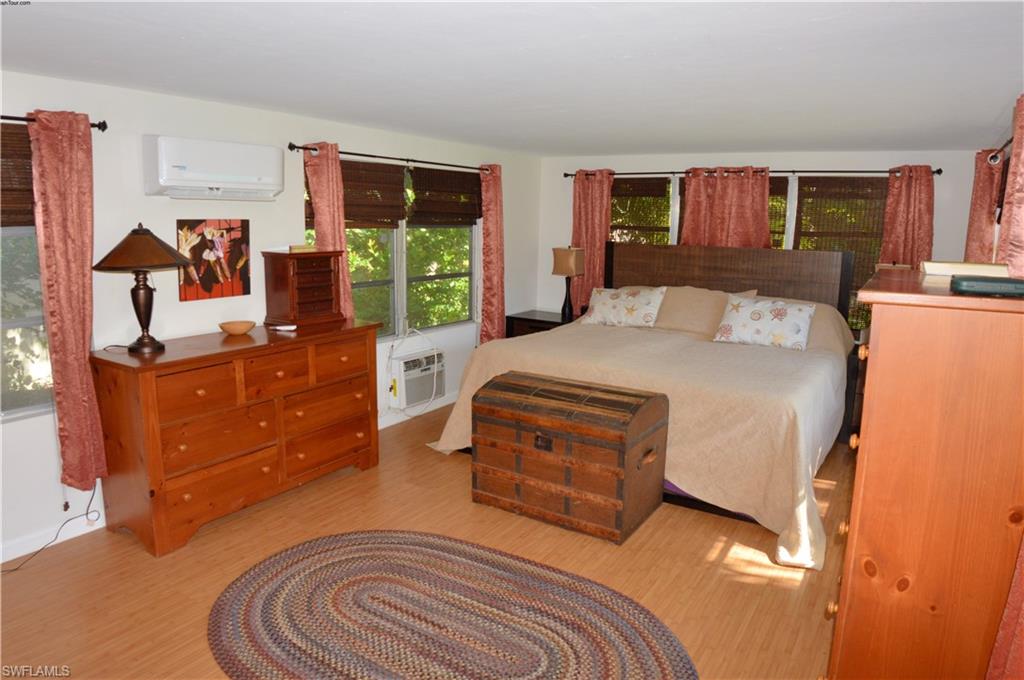 HOLIDAY SHORES - Residential