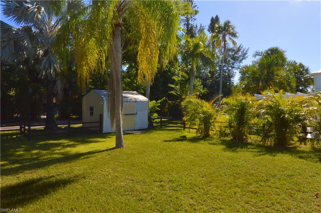 HOLIDAY SHORES - Residential