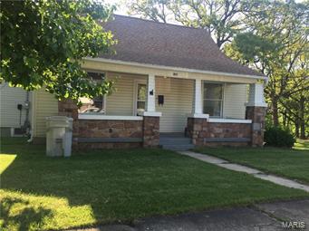 More then meets the eye with this 1 story 2 bed / 1 bath home with 1 car detached garage. All appliances included! Large back deck is a perfect place to grill while overlooking your huge fenced in back yard. This one makes for a nice starter home. Full walk out lower level with great storage space. This one makes for a nice starter home or great investment opportunity.