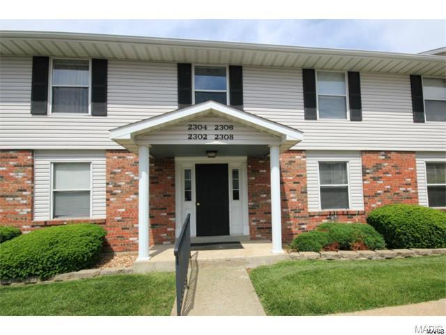Perfectly located 2 bed, 1 bath second floor unit. Unit is all electric with private washer dryer hook ups located in downstairs storage locker. This 888sqft unit comes with 2 assigned parking spaces, access to subdivision pool, and free trash service. Upfront cost only includes $50 application fee, $815 security deposit & $815 1st months rent. Tenant(s) only responsible for electric, water, and sewer. Pet friendly with owner approval and $300 pet fee. Condo association rules permit two pets, one dog under 25lbs and one cat or two cats. Will reduce rent to $800 with long term lease.  ALSO HAVE A FIRST FLOOR UNIT AVAILABLE.