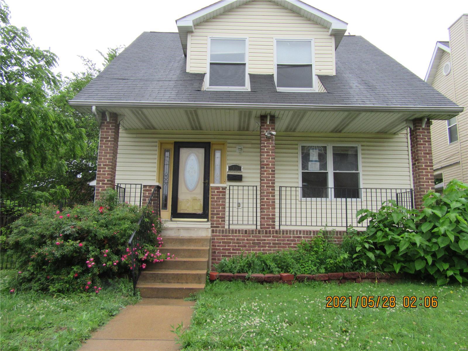 Newer 3 bedrm 2.5 Bath 2 sty  Home .  Perfect for FHA 203K Just a little needed.  Great floor plan.  Large rooms show and sell.
The main floor has a spacious living room and separate dining room that leads to rear exit door onto patio
The kitchen is spacious with plenty of cabinet space.  You can enter into a the 2 car garage from the Kitchen.  Side door off kitchen leads to deck.  There is a full bsmt with plenty of space . PVC pipes throughout bsmt.  Seller has not occupied Property.  SOLD AS IS
Cool off with a large caged AC unit.  Come see