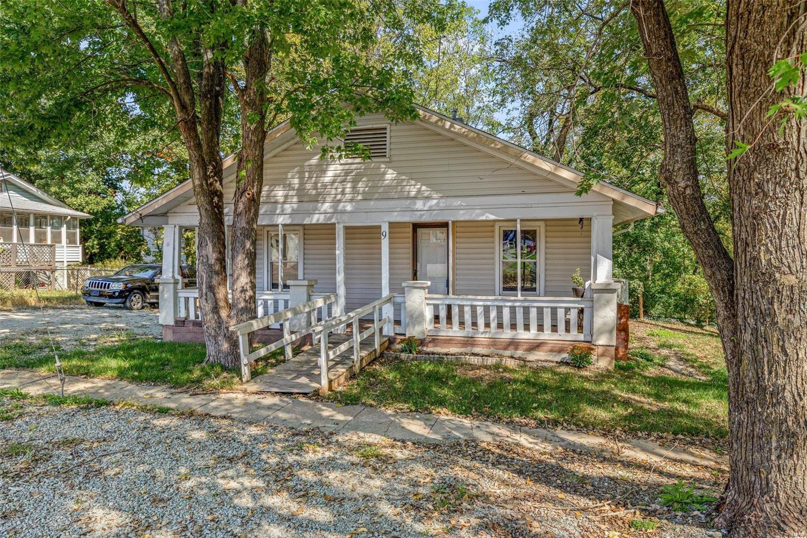 What a nice tucked away home just listed.  This 2 bedroom is spacious and open with endless possibilities.  All electric home with hardwood floors throughout.  You will enjoy the newly sod and park like setting on your side yard.  Large covered front porch and just 1 block from all the fun amenities of downtown Park Hills.