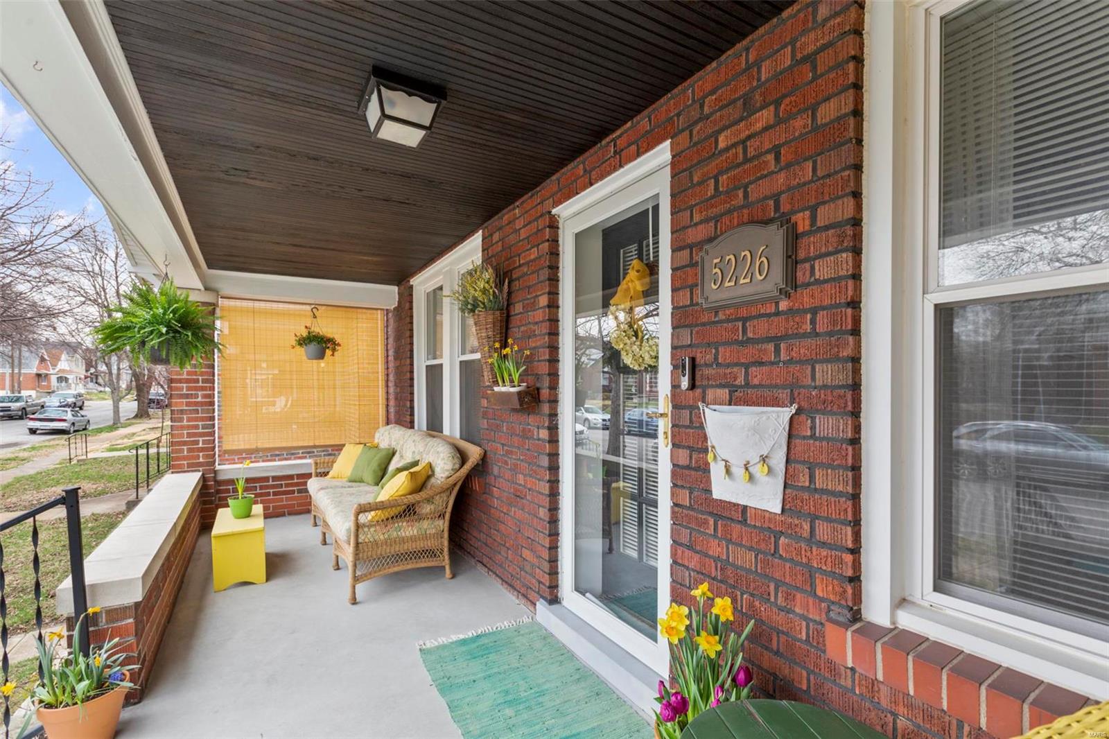 Lynna - Residential