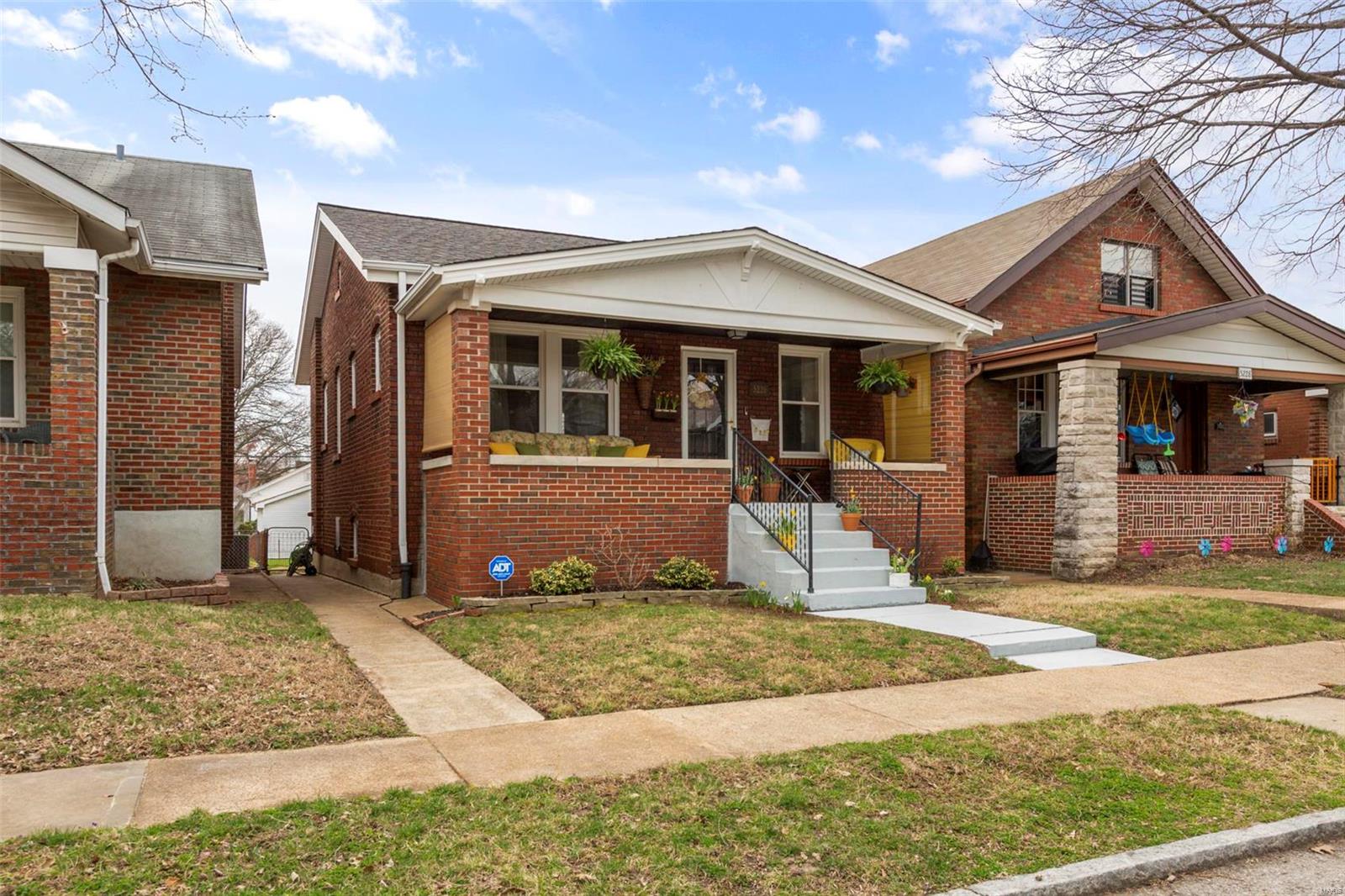 Lynna - Residential