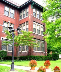 Great opportunity to lease a top floor unit in CWE. This 2 bedroom, 1 bath apartment offers a large living room, large bedrooms and private parking. Washer and dryer in unit and included as is. Easy access to the metro, restaurants and Forest Park. Don't miss your chance to lease in this desirable building. This wont last long! Location: City