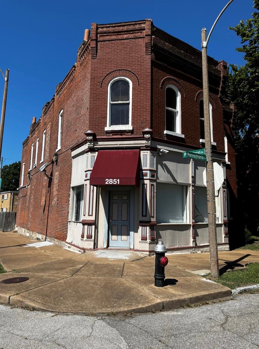 Residential/Commercial building in the very desirable neighborhood of Tower Grove East! This property has 2/2 bedrooms apartment and one 3 bedrooms. These units will get great rent ranging between 1100-1300 per month. Huge store front formally used as an Ice cream store. The income on this unit is endless! Please schedule your showing today!