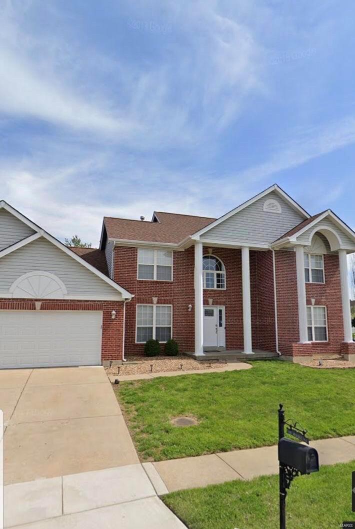 Gorgeous 1 1/2 story with brick front and 3 car garage. Excellent open floor plan with main floor master suite. Updated kitchen with granite counter tops, center island, new ceramic tile flooring and new stainless appliances. Master bath has new ceramic tile flooring and new granite vanity top. Interior has fresh paint and new carpet. Upstairs bathroom is updated with new ceramic tile flooring, new vanity and granite top. Wood floors at entry have been refinished. Gas fireplace in the large vaulted great room. Very clean and move in ready.
